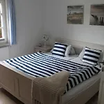 Great Crested Grebe Modern Retreat Holiday home