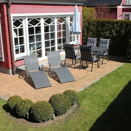 Great Crested Grebe Modern Retreat Holiday home