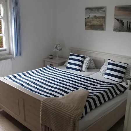 Great Crested Grebe Modern Retreat Holiday home